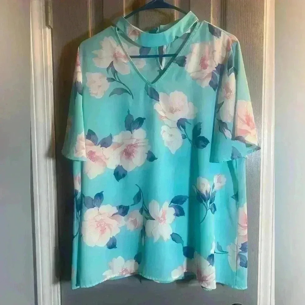 Peach Love California floral top in blues pink & coral NWOT. Women’s size large